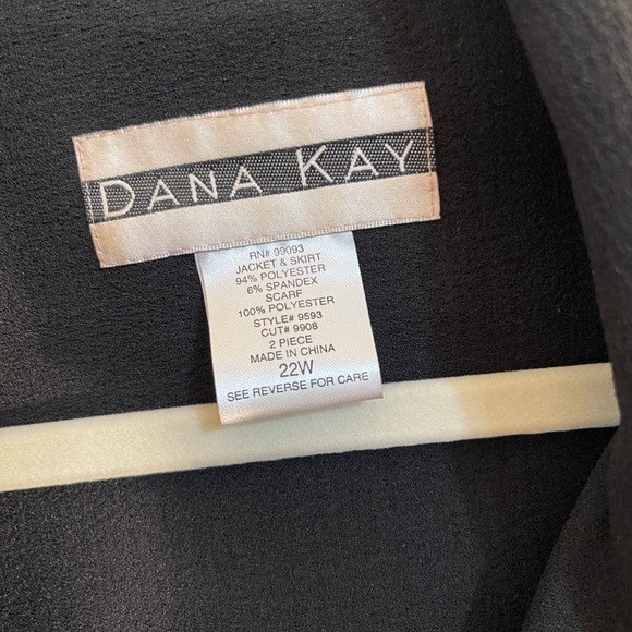 Plus sized black blazer, black jacket - Picture 5 of 5